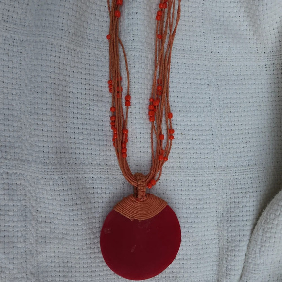 Handcrafted macrame sand dollar necklace - Picture 4 of 7